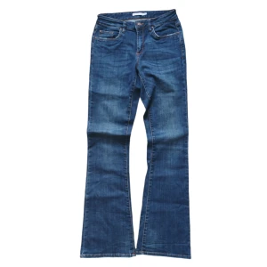 Womens bootcut y2k jeans - 🗺️Feta bootcut jeans som ge y2k vibe🃏måtten finns på bilderna📸Dma för frågor❓❓