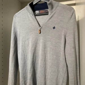 Morris tröja - Säljer nu min Morris Tröja i storlek XS. Säljer denna på grund av att den är för liten för mig. Inte använt så mycket. Tveka inte på att höra av er. Pris kan diskuteras vid snabb affär.