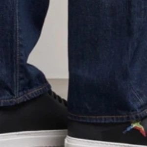 Clean 90 Taped Bee Bird Sneaker Black Axel arigatos just nu i storlke 42 oanvända - Helt splitter nya väldigt bekväma och fina 