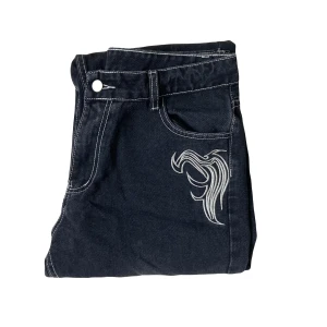 Jesse pinkman type jeans  - Typ helt nya, inga skador, haft på mig några gånger.