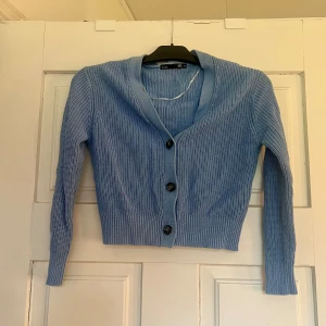 Virkad kofta  - Fint skick, använd fåtal gånger 