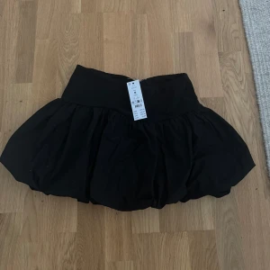 Ballongkjol  - ”Ballongkjol” från Gina. Aldrig använd storlek M. 