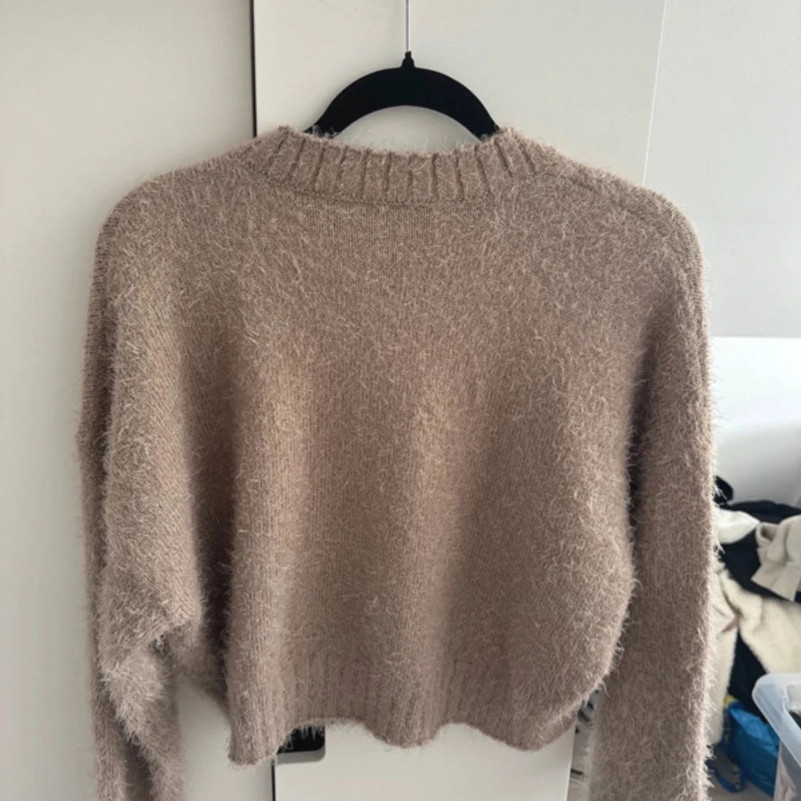 Beige fluffig tröja från Collusion - 90