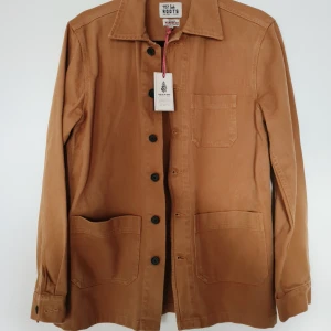 Oversized jacka/skjorta - Oversized jacka/skorta i jeansjacke-material. Från lager 157. Tag kvar - aldrig använd. Strlk XS. Brun. Nypris 300.