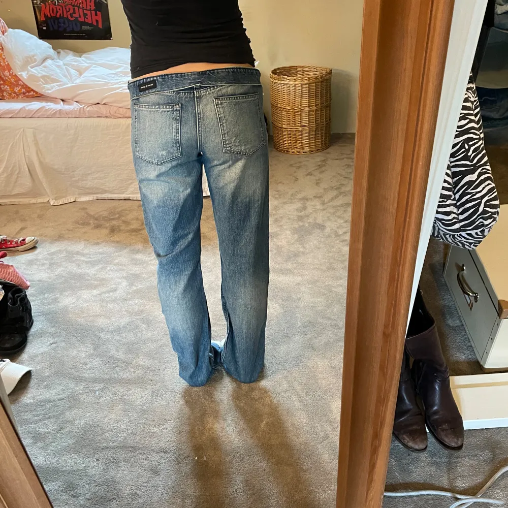 Samsøe Samsøe Jeans från sellpy, aldrig använda av mig då de är för långa, storlek 30/34🪩 midjemått: 88cm och innerbenslängd: 85cm🙌🏻. Jeans & Byxor.