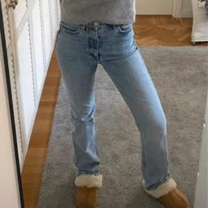 Jeans  - Raka jeans från zara i storlek 34 men passar även en liten 36🩷