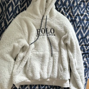Ralph Lauren hoodie - Ralph Lauren hoodie mjuk och håller dig varm har ej använt den
