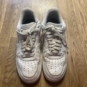 Air force 1 skor - Storlek 41, 6/10 normalt slitage se bilder