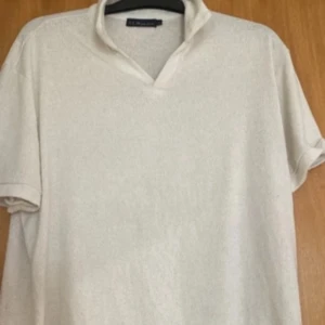 Herr tröja, luftig - Här är en herr tröja som är väldigt luftig och skön i materialet. Är en strl L