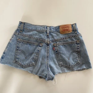 Levis shorts  - Super snygga jeansshorts i mycket bra skick från Levis💓har tyvärr ingen bild med dem på då dem inte passar mig:( 