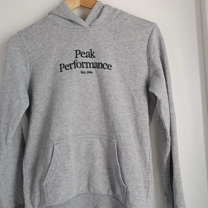 Peak Performance hoodie - Bra skick 8/10