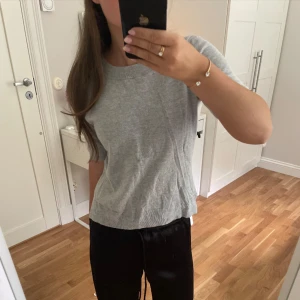 Grå tre kvarts tröja - Inga defekter