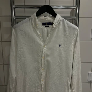 Ralph Lauren linneskjorta - Använd fåtal gånger, inga defekter. Nypris 2200kr