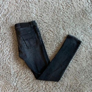 Tiger of Sweden Jeans - Ett par mörka Tiger of Sweden jeans i storlek 32/34. Skriv vid minsta fundering eller fråga;)