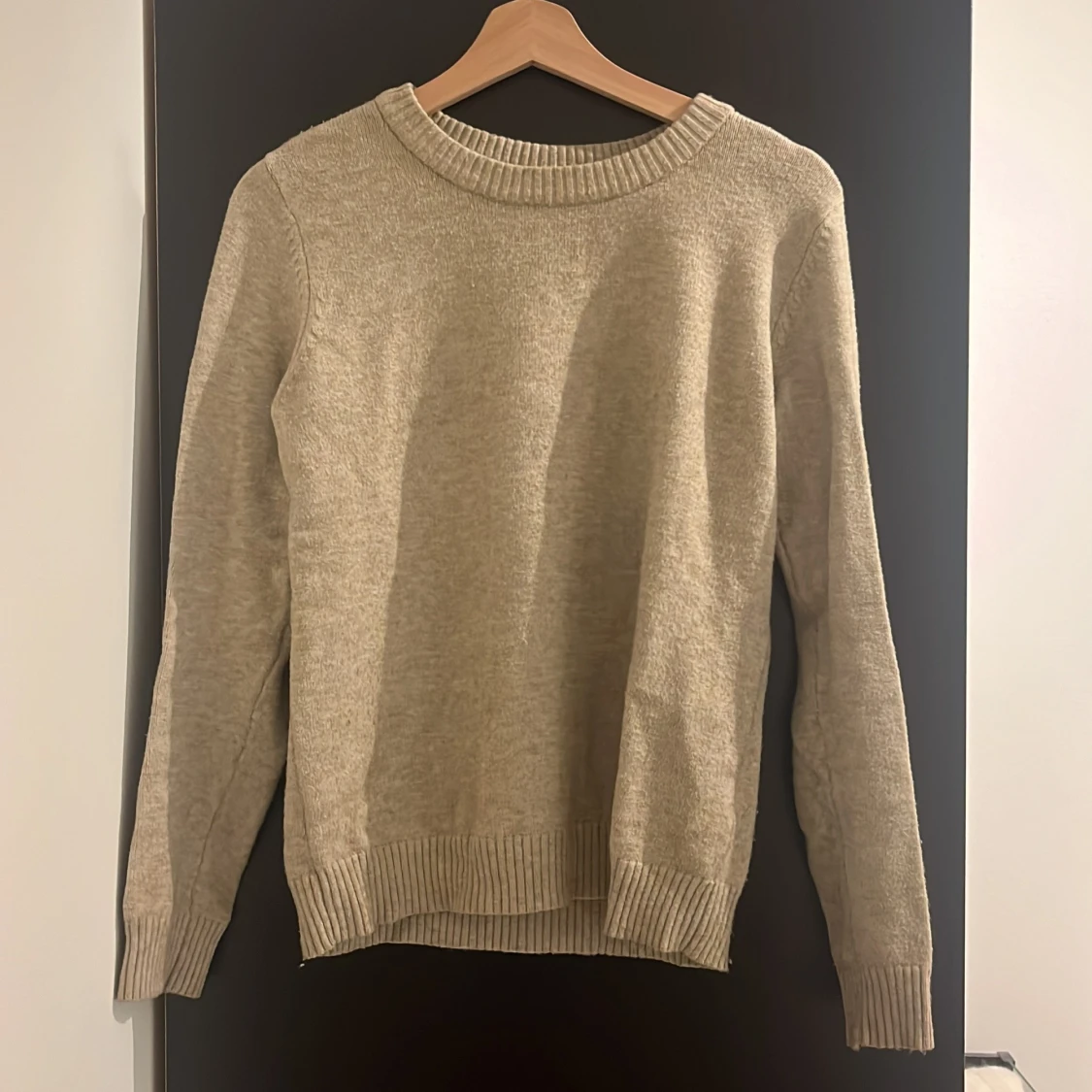 Beige stickad tröja