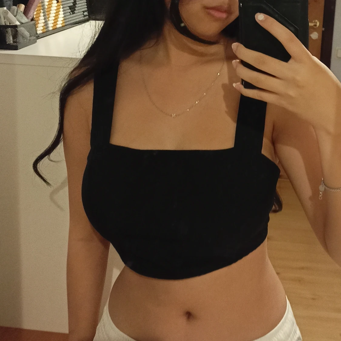 Svart ärmlös topp med knytning