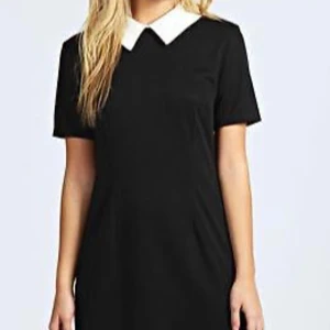 Mini schoolgirl klänning - Svart mini klänning som är klassisk schoolgirl. 