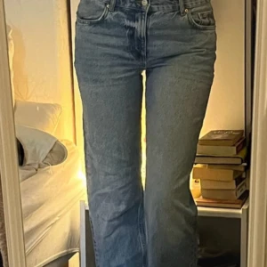 Gina Tricot jeans  - Lågmidjade jeans raka i bena