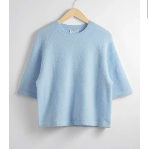 Stickad t-shirt - Kortärmad stickad tröja från & Otter stories Använd fåtal gånger 