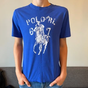 Ralph Lauren t-shirt - Ralph Lauren t shirt som sitter bra på mig som är 178 men lite kort i längden, asbra skick och pris / Mvh