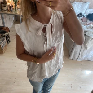 Blus - SUPERSNYGG tryck gärna köp nu ❤️❤️