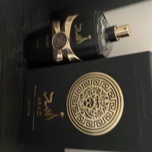 Lattafa asad - Locket gick sönder men den spreyar fortfarande luktar som dior elexir 65/100