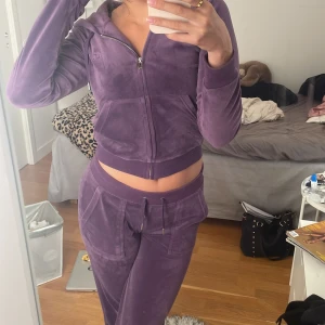 Juicy Couture set lila - INTRESSE KOLL har använt fåtal ggr frf bra skick inga skador💕
