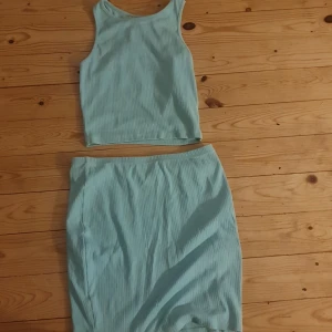 Ett set - Ett turkost sett för 50kr styck, (köper tillsammans)