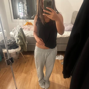 Low waisted Nike mjukisar - Dessa superfina Nike mjukisar säljer jag eftersom de inte längre kommer till användning💕