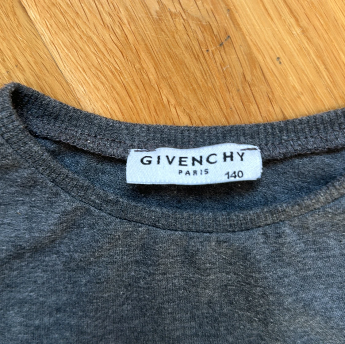Grå Givenchy tröja - 90