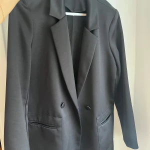 Kavaj svart  - Fin kavaj i bra skick 