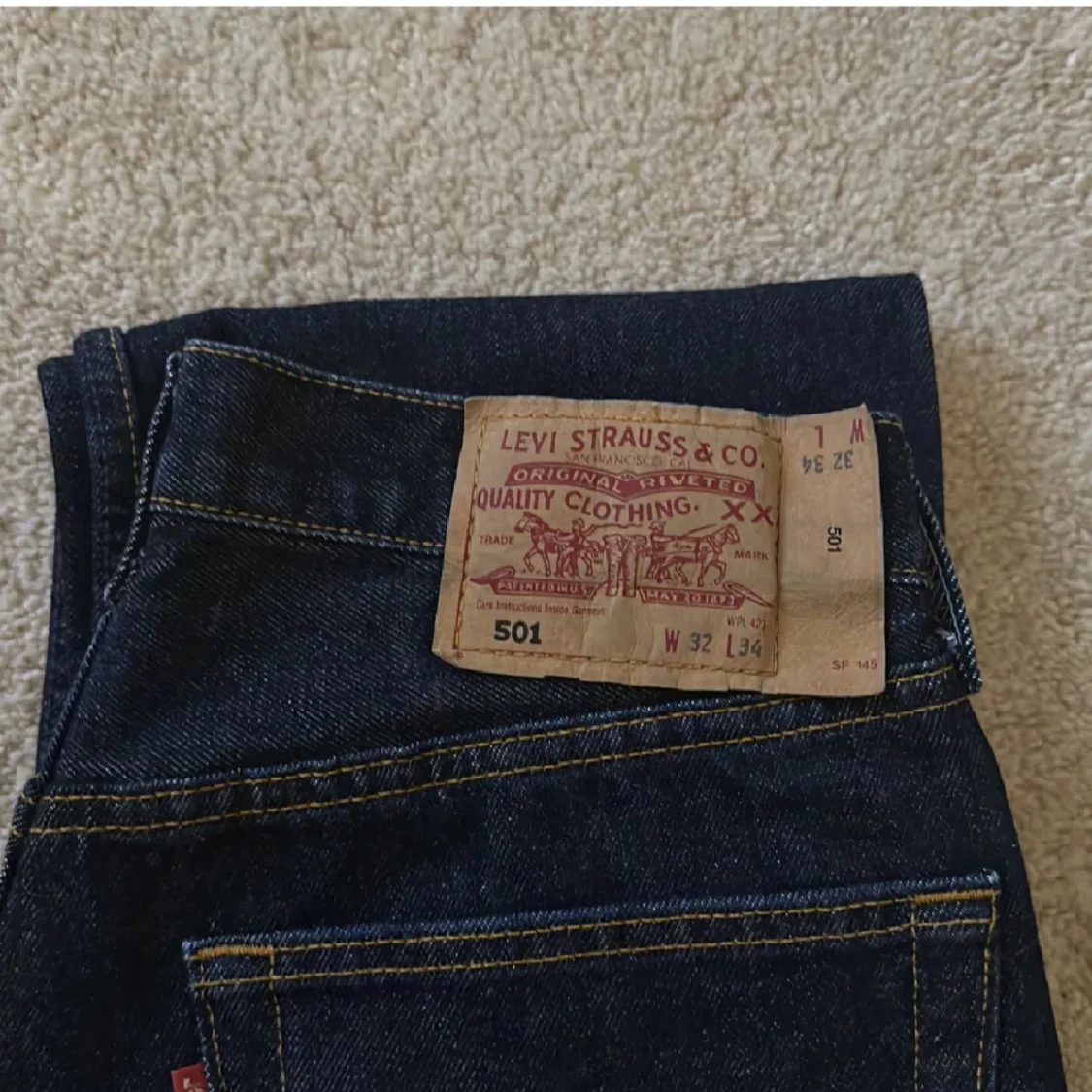 Mörkblå Levis jeans - 91