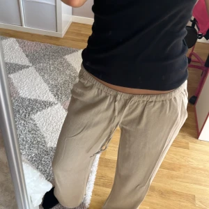 Lågmidjade linnebyxor🎀 - Super snygga linnebyxor, aldrig använt, säljer pga att dem är för korta på mig💗
