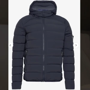 JOTT jacka  - JOTT jacka, skick 10/10 då den endast är använd Max 5 gånger därav inga som helst tecken på användning. (Nypris 3700kr) Modell är JOTT Adrien jacket KOM MED PRISFÖRSLAG☺️