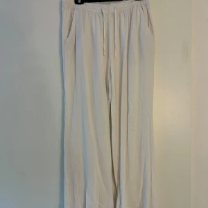 Vita linnebyxor  - Vita linnebyxor ifrån lager 157😍😍  Storlek: M