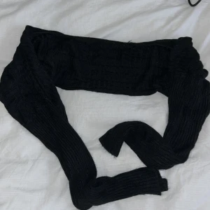 Svart stickad kofta - Svart stickad kofta från shein storlek M