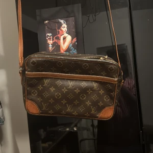 LV Vintage shoulder bag - Vintage LV monogram shoulder bag