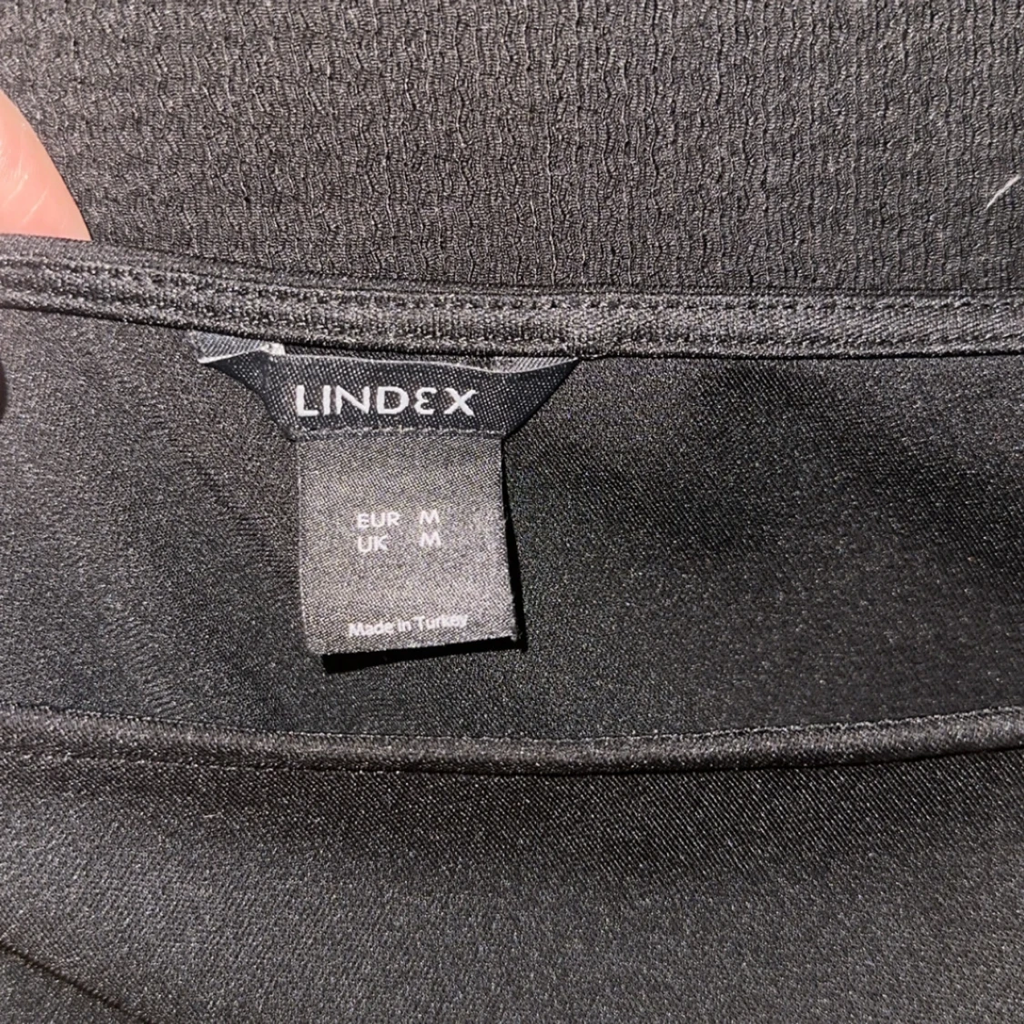 Svart oneshoulder topp från Lindex - 91