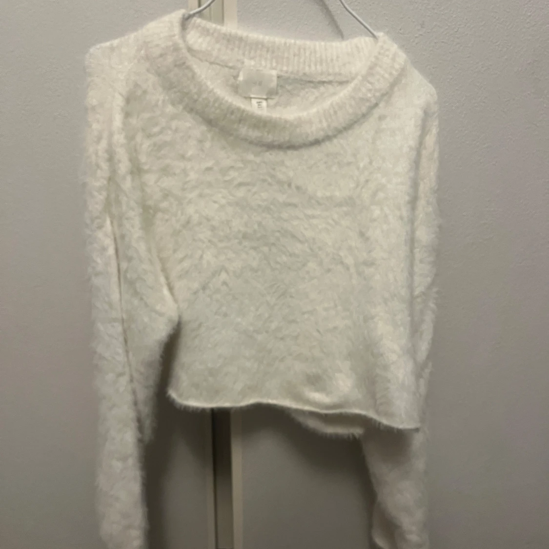 Vit fluffig tröja från H&M