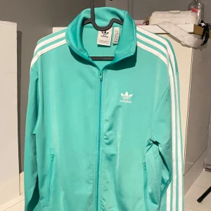  Kofta från Adidas - Kofta från Adidas. i Killstorlek xs. Pris kan diskuteras 