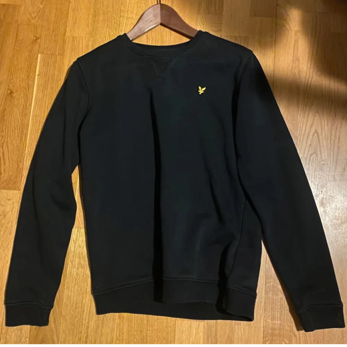 Svart tröja från Lyle & Scott