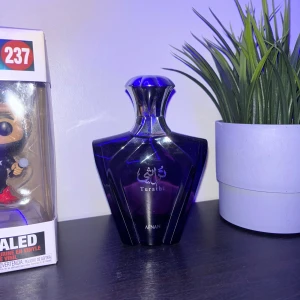 Afnan turathi blue edp 90ml - Säljer min afnan turathi blue 90ml som jag bara har sprejat max 5 gånger. Det är en fantastisk sommar doft och kartongen ingår i köpet.