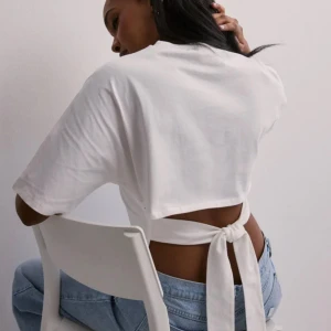 T shirt med knyt i ryggen - Sitter fint på mig som vanligtvis bär xs-s