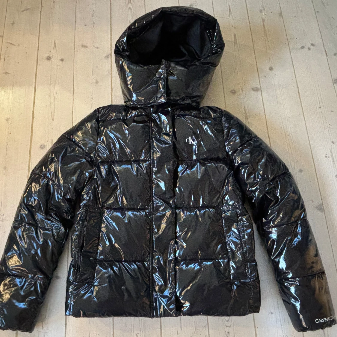 Calvin Klein glansig pufferjacka
