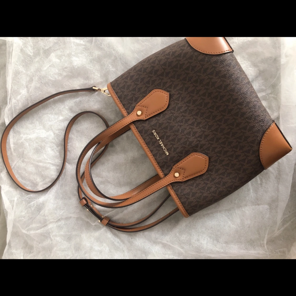 Michael Kors Axelsväska