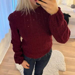 Vinröd tröja - Vinröd tröja i fint skick