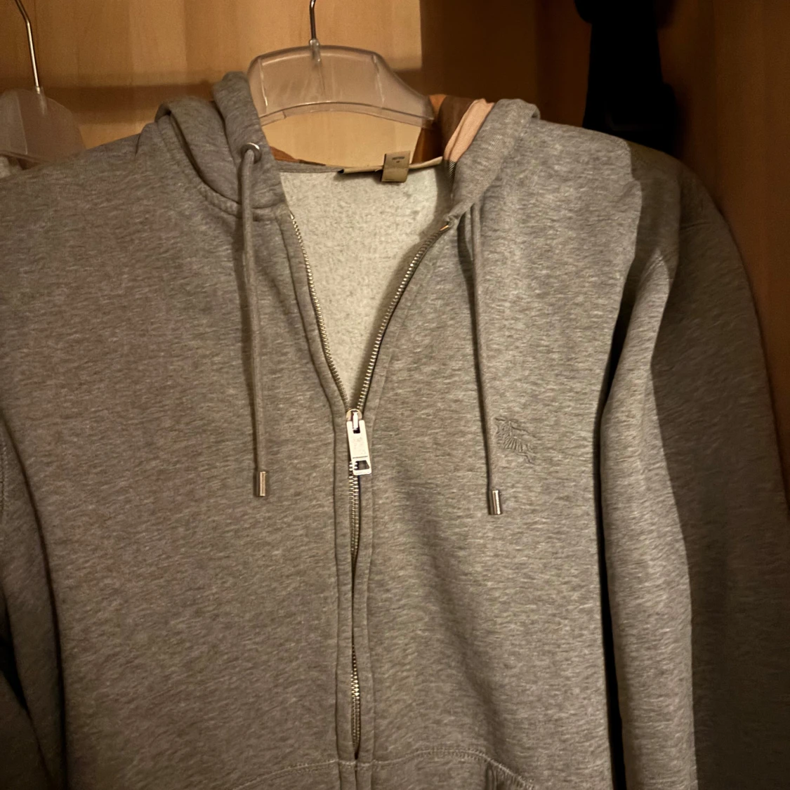 Grå hoodie från Burberry
