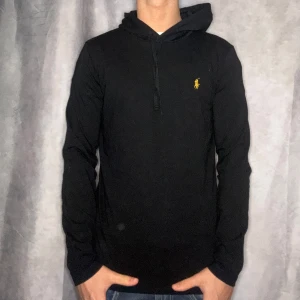 Ralph lauren hoodie - | Ralph lauren hoodie | Storlek S | Modell 181 | Pris 349 |