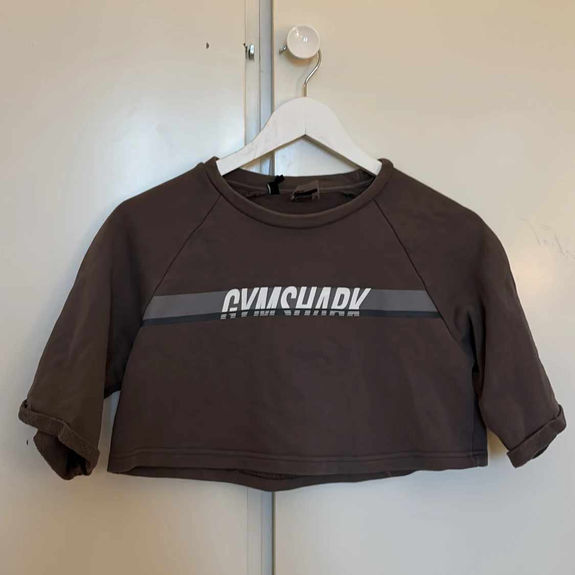 Grå croppad tröja från Gymshark