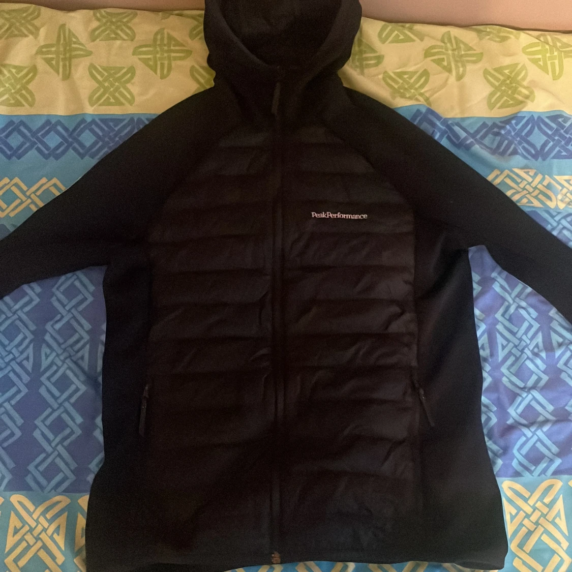 Svart jacka från Peak Performance